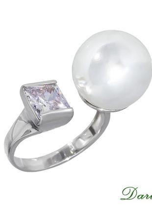 Серебряное кольцо с жемчугом и фианитном