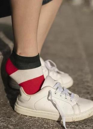 Яркие носки - следы для мальчиков и девочек. размер 22-24. красный цвет1 фото