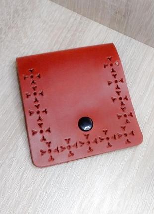 Комплект шкіряний червоний ( міні - гаманець і  затискача для навушників) .5 фото