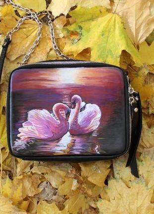 Кожаная сумочка с росписью "пара лебедей"2 фото