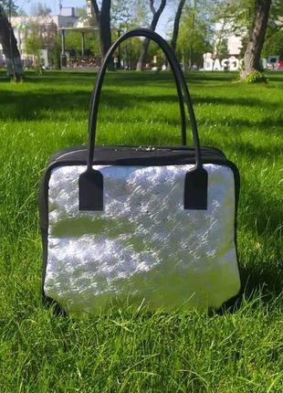 Женская кожаная сумка, сумка на плечо, серебристая сумка, сумка с цветами1 фото