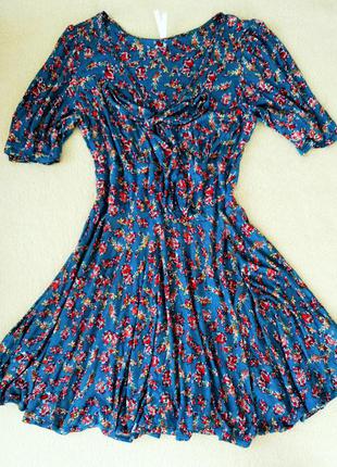 Легкое платье в цветочный принт1 фото