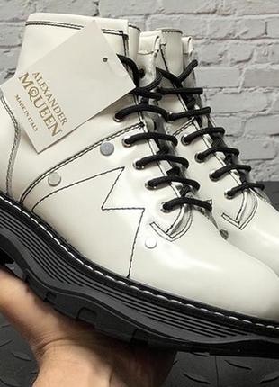 Білі зимні жіночі ботинки александр маквін, alexander mcqueen white
