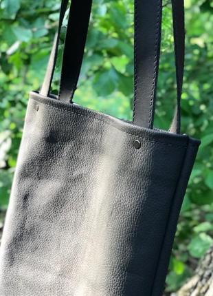 Практичная сумка-шоппер из натуральной кожи чёрного цвета4 фото