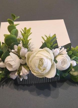 Гребінець з білими квітами,весільний гребінець1 фото