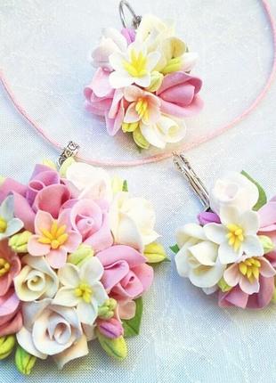 Комплект украшений ваниль кулон и серьги цветы1 фото