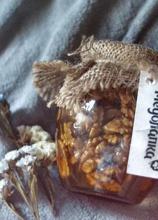 Мёд пчелиный натуральный разнотравье и подсолнечник с грецким орехом в подарочной коробке.400 мл.4 фото