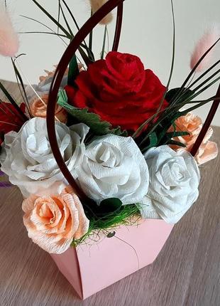 Букет цветов из гофробумаги3 фото