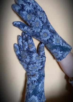 Эффектные валяные перчатки из овечьей шерсти и шелка ромашки2 фото
