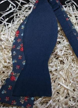 Краватка-метелик самовяз синя з трояндочками4 фото