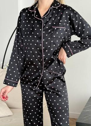 Жіночий домашній комплект піжама шовк армані сорочка на гудзиках та довгі штани чорний колір з сердечками9 фото