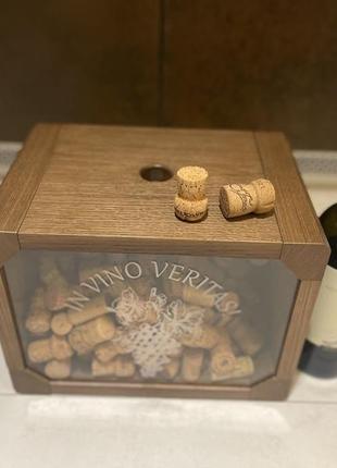 Копилка для винных пробок.