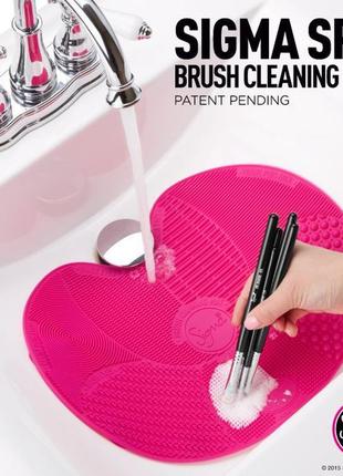 Чистящий коврик для мытья макияжных кистей brush cleaning mat