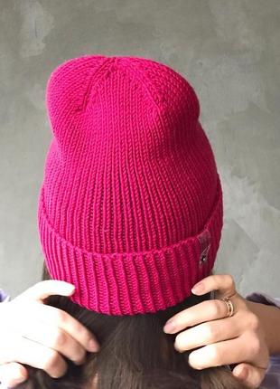 Яркая розовая вязаная шапка | стильная шапка розовый неон6 фото