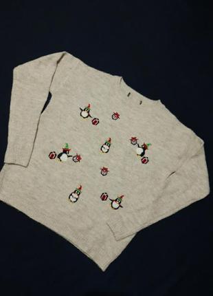 Гарний, ошатний, в'язаний светр з новорічними мотивами