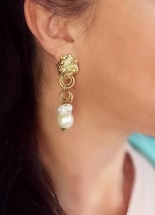 Позолочені сережки з бароковим перлами "золото інків"2 фото