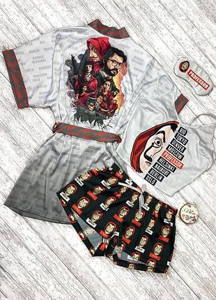Шелковая пижама с халатом с принтом casa de la papel