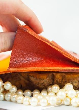 Зручний довгий шкіряний гаманець жіночий з орнаментом тиснення помаранчевий7 фото