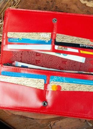 Зручний довгий шкіряний гаманець жіночий з орнаментом тиснення червоний6 фото