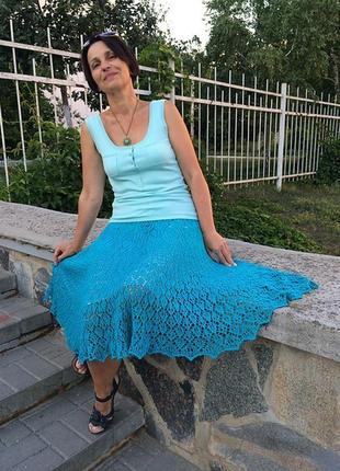 В'язана спицями ажурна спідниця з бавовни