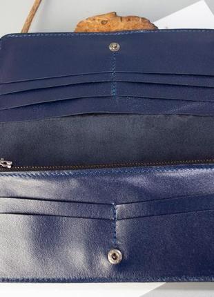 Удобный кожаный кошелек длинный женский с орнаментом тиснение темно-синий4 фото