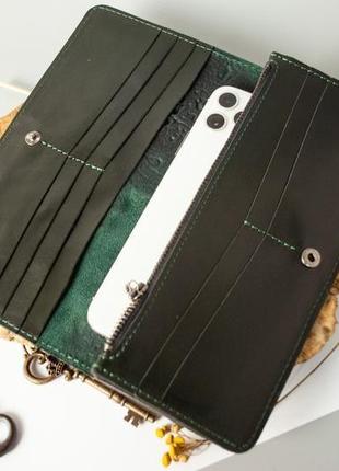 Зручний довгий шкіряний гаманець жіночий з орнаментом тиснення темно-зелений3 фото