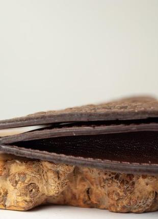 Удобный кожаный кошелек длинный женский с орнаментом тиснение темно-коричневый3 фото