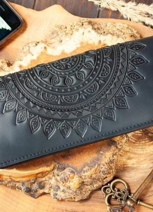 Удобный кожаный кошелек длинный женский с орнаментом тиснение черный6 фото
