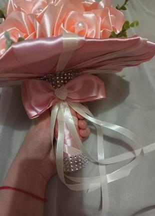 Нежно-розовый свадебный букет-дублер невесты "королевский"7 фото
