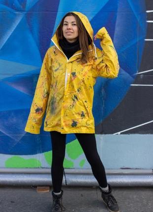 Яркий женский дождевик-куртка с эксклюзивным принтом3 фото
