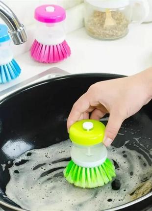 Щётка для мытья посуды с дозатором для моющего средства