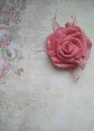 Брошь роза