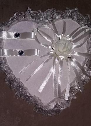 Айворі весільна подушка під кільця "серце"4 фото