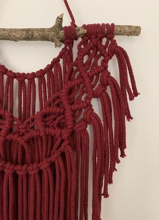 Невелике панно макраме бордового кольору декор для стін плетене панно бохо панно хіппі декор панно3 фото