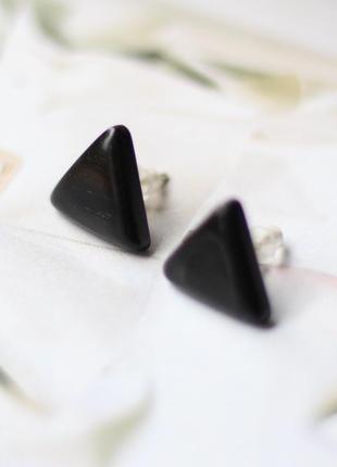 Серьги треугольники из эбенового дерева.лак.серебряный гвоздик.подарок девушке