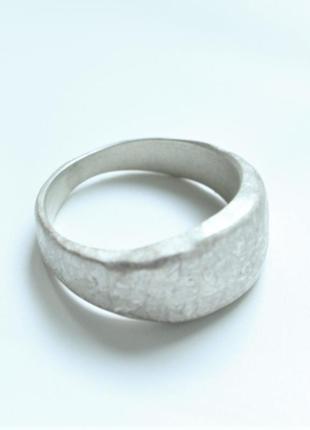 Каблучка приємна на дотик s