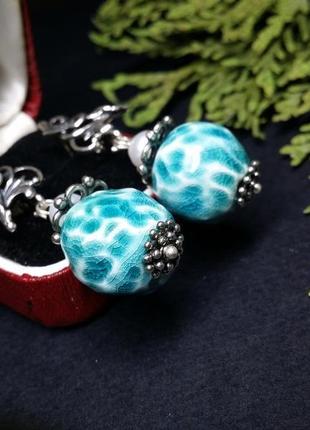 Срібні сережки з блакитними намистинами ручної роботи та перлами2 фото
