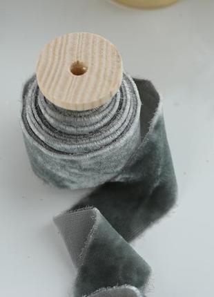Оксамитова стрічка ручного фарбування колір туман (mist)
