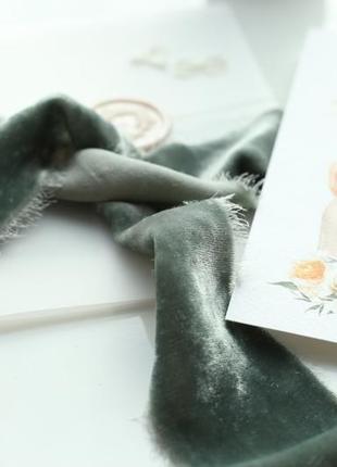 Шелковая бархатная лента ручного окрашивания цвета шалфей (sage green)8 фото