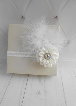 Нарядная белая повязка для малышки на годик украшение на голову с цветком красивый подарок девочке6 фото