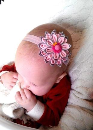 Розовая повязка с цветком канзаши на годик малышке красивое украшение на голову девочке в подарок5 фото