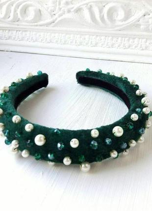 Розкішний смарагдово-зелений оксамитовий ободок з керамічним перлами і намистинами1 фото