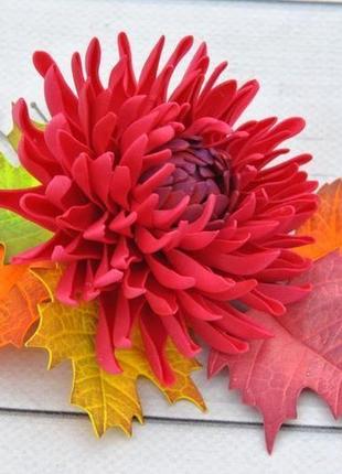 Осенние шпильки с красной хризантемой и осенней листвой4 фото