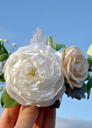 Гребінець з квітами для нареченої прикрасу у волосся з білим піоном кремовою трояндою евкаліптом10 фото