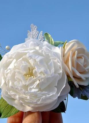 Гребінець з квітами для нареченої прикрасу у волосся з білим піоном кремовою трояндою евкаліптом2 фото