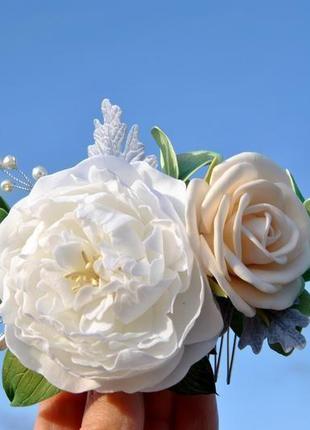 Гребінець з квітами для нареченої прикрасу у волосся з білим піоном кремовою трояндою евкаліптом8 фото