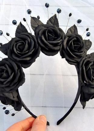 Черные розы обруч для волос цветочный ободок из бусин и черных роз8 фото