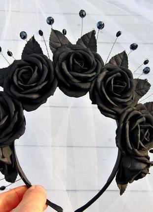 Чорні троянди обруч для волосся квітковий обідок з намистин і чорних троянд6 фото