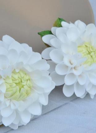 Гумки з білими жоржинами для школярки квіткові резиночки для дівчинки