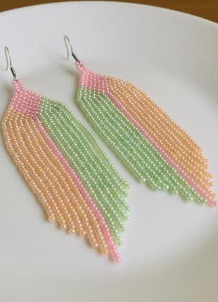 Довгі бісерні сережки з бахромою в пастельних кольорах2 фото